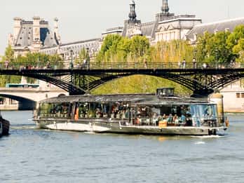 Paris: Mittagessen bei 2-stündiger Bootsfahrt auf der Seine Paris: Mittagessen bei 2-stündiger Bootsfahrt auf der Seine