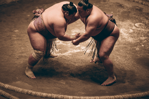 Tokio: show zapaśnicze sumoTokio: pokaz zapasów sumo