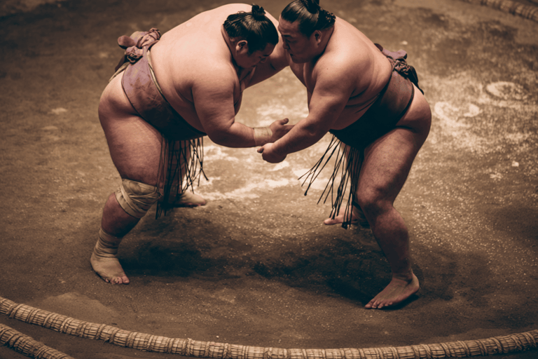Tokio: show zapaśnicze sumoTokio: pokaz zapasów sumo