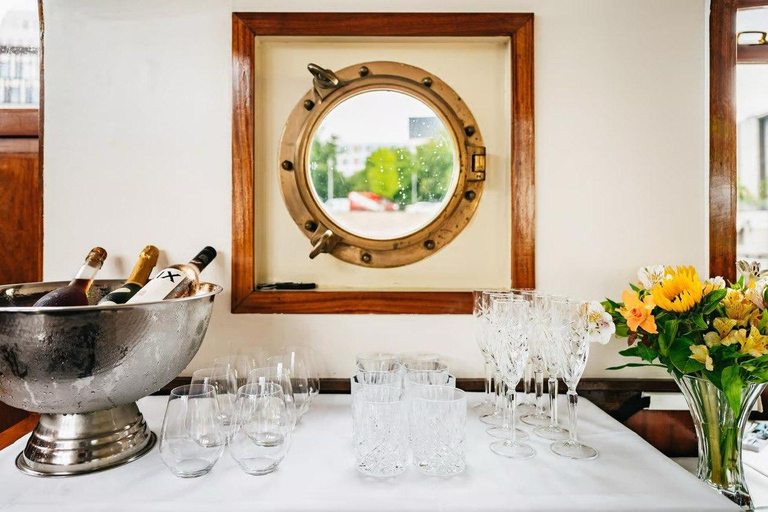 Berlin: 1h Boutiquestyle-Cruise on the Historic Hemingway 75-minute Sundown Aperitif Tour