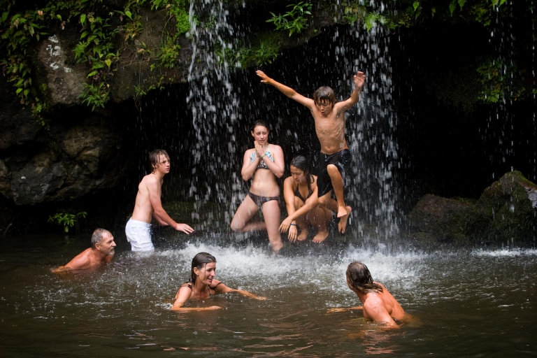 Big Island: aventura de día completo a través de las cascadas de KohalaTour grupal compartido