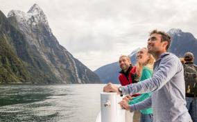Milford Sound: Nature Cruise with Picnic Lunch