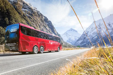 Au départ de Queenstown : Excursion d'une journée à Milford Sound en autocar de première classe