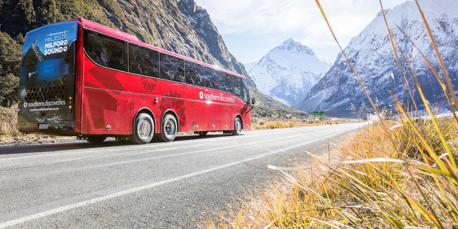 From Queenstown: Milford Sound Day Trip on Premium Coach