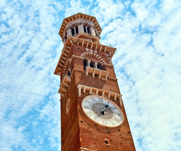 Verona: ingresso alla torre dei Lamberti con vista dall'alto