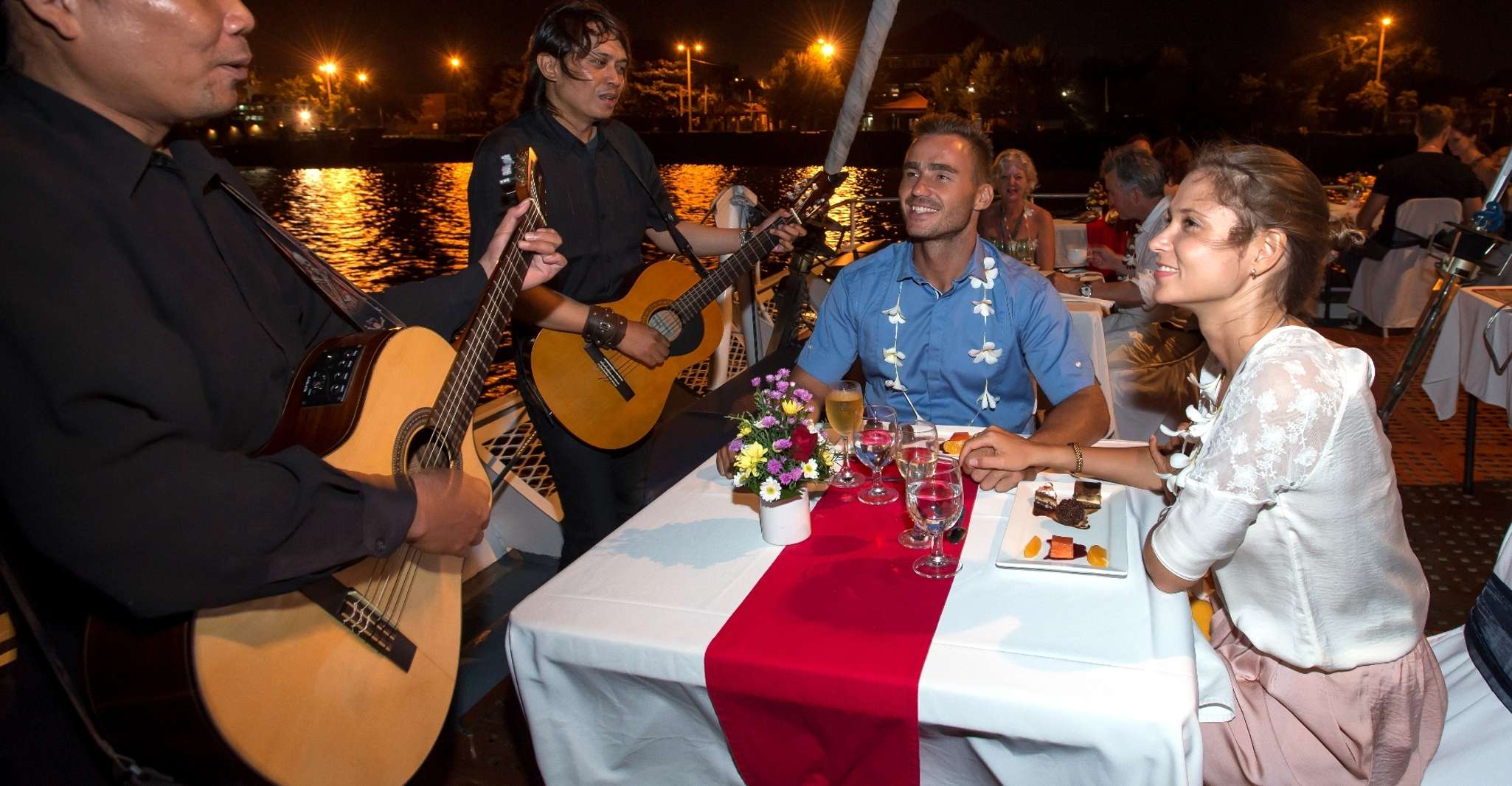 Bali Benoa, croisière de dîner romantique à 5 cours avec musique live - Hizvo