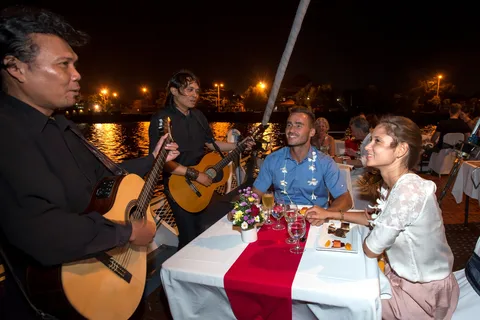 Bali Benoa : Croisière romantique de 5 plats avec musique live