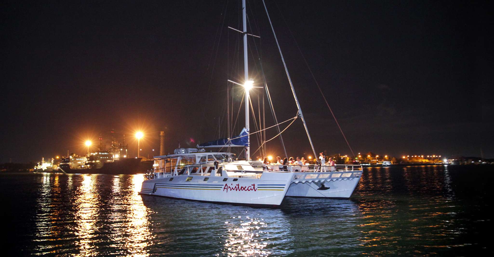 Bali Benoa, croisière de dîner romantique à 5 cours avec musique live - Hizvo