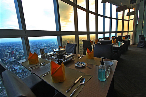 Baiyoke Sky Hotel: restaurante con vistas desde el piso 82