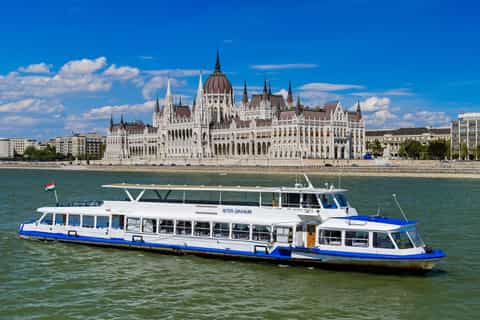 Budapest: Sightseeing Cruise on the Danube with Live Music