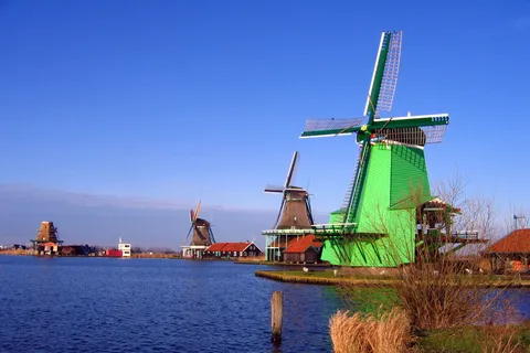 From Amsterdam: Small Group Zaanse Schans and Volendam Tour