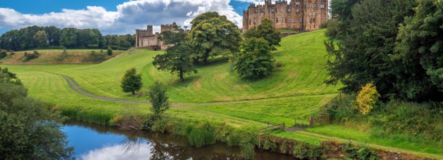 Alnwick Castle and Scottish Borders Tour from Edinburgh