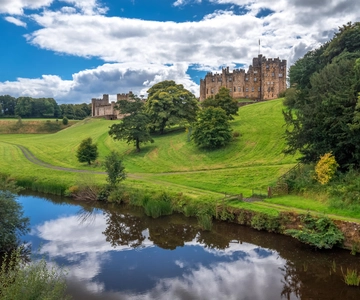 Alnwick Castle and Scottish Borders Tour from Edinburgh