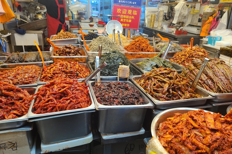 Aventura única de comida auténtica en el mercado de GwangjangSamll Tour gastronómico a pie en grupo