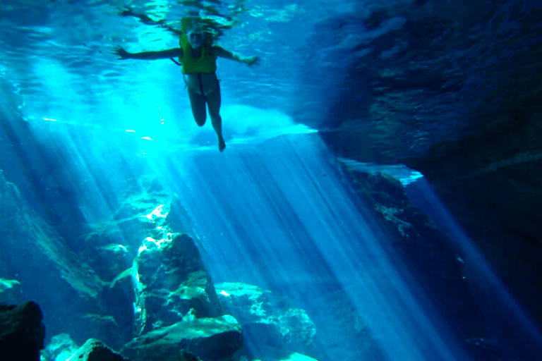 Vanuit Cancun: uitstap schildpadden en cenotesVanuit Cancun: uitstap schildpadden en cenotes in de middag