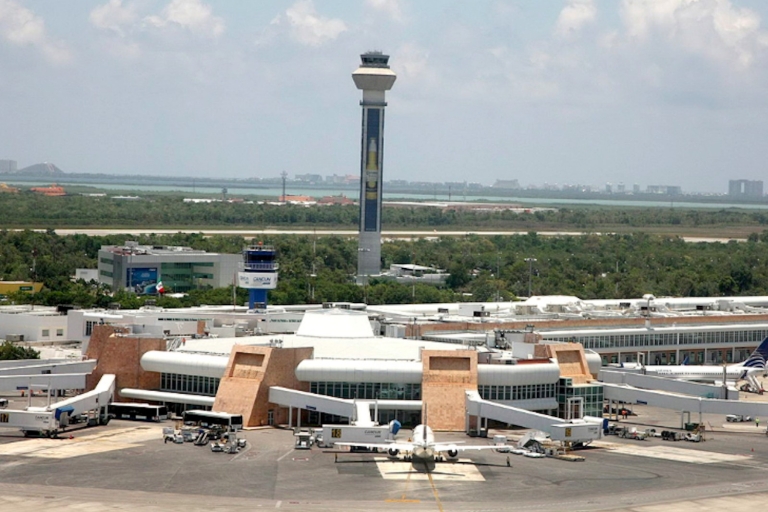 Transfer prywatnym lotniskiem w Cancun z WIFIPrzejazd do portu Chiquila lub Holbox