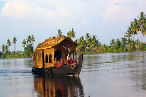 Privat kryssning i bakvatten från BangalorePrivat Backwater Cruise från Bangalore (samma dag)