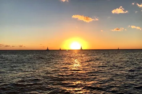 Oahu: Waikiki Glass Bottom Boat Sunset Cruise