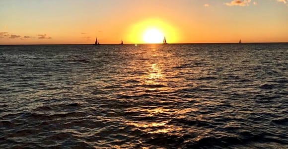 Oahu: Waikiki Skyline Sunset Cruise on a Glass Bottom Boat