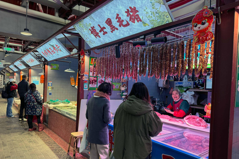 Shanghai: Local Food Market and Park Walking Tour