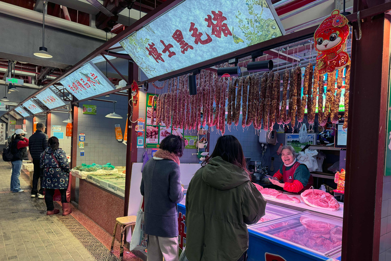 Shanghai: Local Food Market and Park Walking Tour