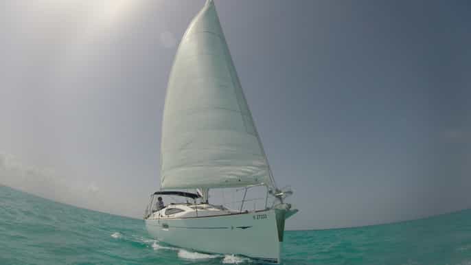 luxury private sailing tour to isla mujeres