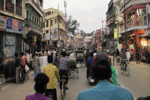 Promenade privée dans le patrimoine de Varanasi avec transfert à l'hôtel