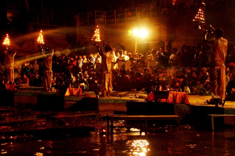 Varanasi: Aarti du matin avec promenade en bateau et petit-déjeuner sur le toit