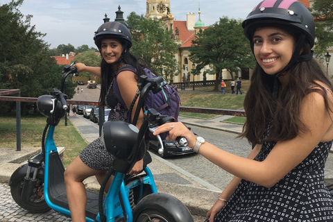 Gran Tour di Praga in scooter elettrici ed eBikeGrand Tour di 2 ore in scooter elettrico