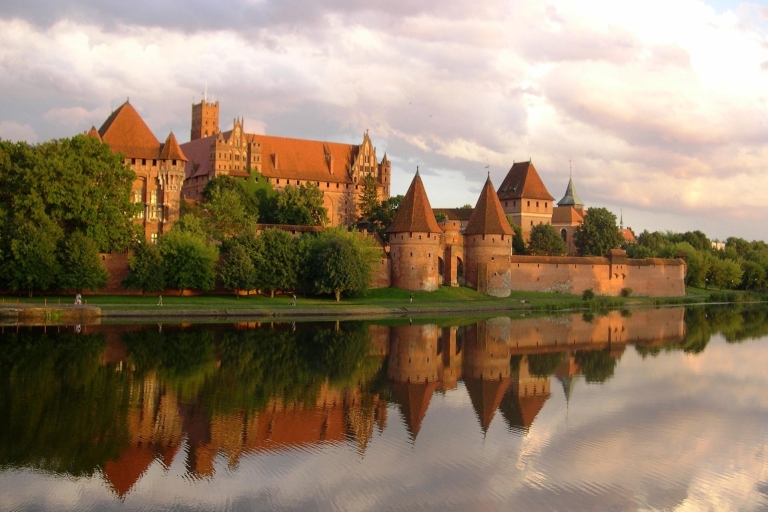 Castillo de Malbork: tour privado de 6h al castillo mayorTour privado de 3 horas en inglés, alemán, ruso o polaco