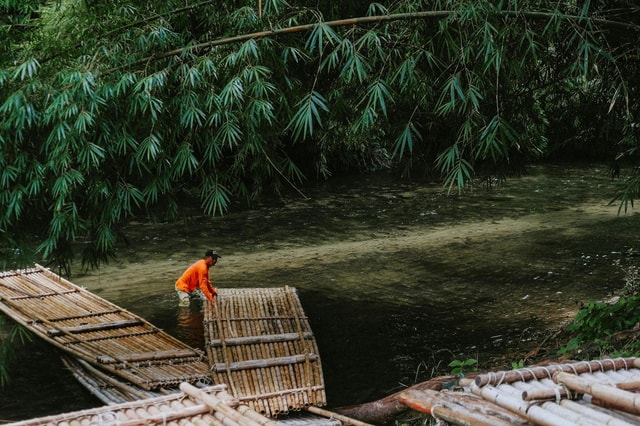 Khao Sok: Private Bamboo Rafting & Jungle Cave Temple Tour