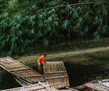 Khao Sok: Private Bamboo Rafting & Jungle Cave Temple Tour