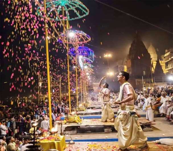 Varanasi: Night Boat Ride, Aarati Ceremony and Dinner