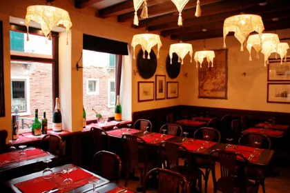 2-Gänge-Abendessen in einem typisch venezianischen Restaurant