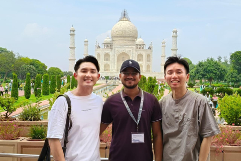 From Delhi: Private Taj Mahal & Agra Tour with 5* Lunch Only Professional Tour Guide in Agra