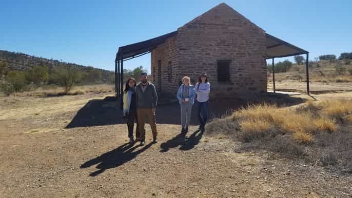 gamas east macdonnell tour en grupo pequeño 4x4 y picnic