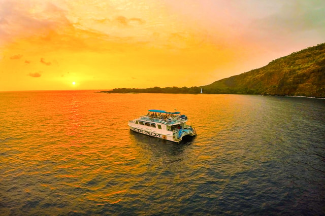 Visit From Hawaii Historical Dinner Cruise Tour to Kealakekua Bay in Kailua-Kona, Hawaii, USA