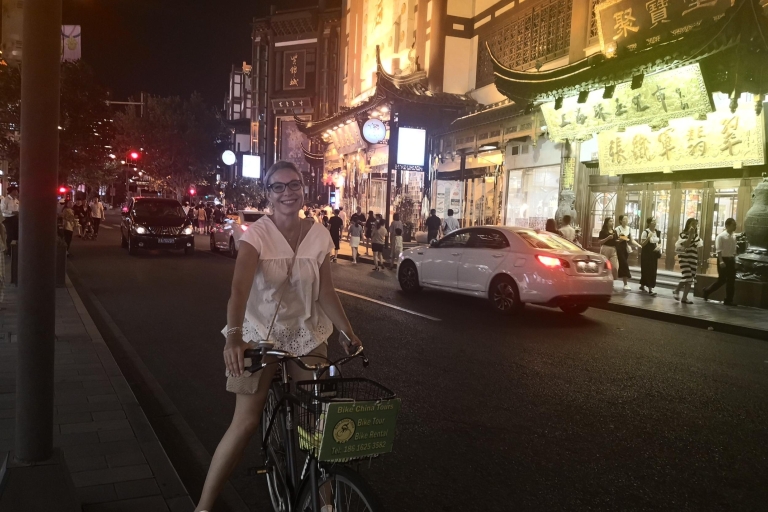 Shanghai: aventure nocturne et dégustation à vélo de 4 heuresShanghai: visite à vélo d'aventure de la vie nocturne de 4 heures