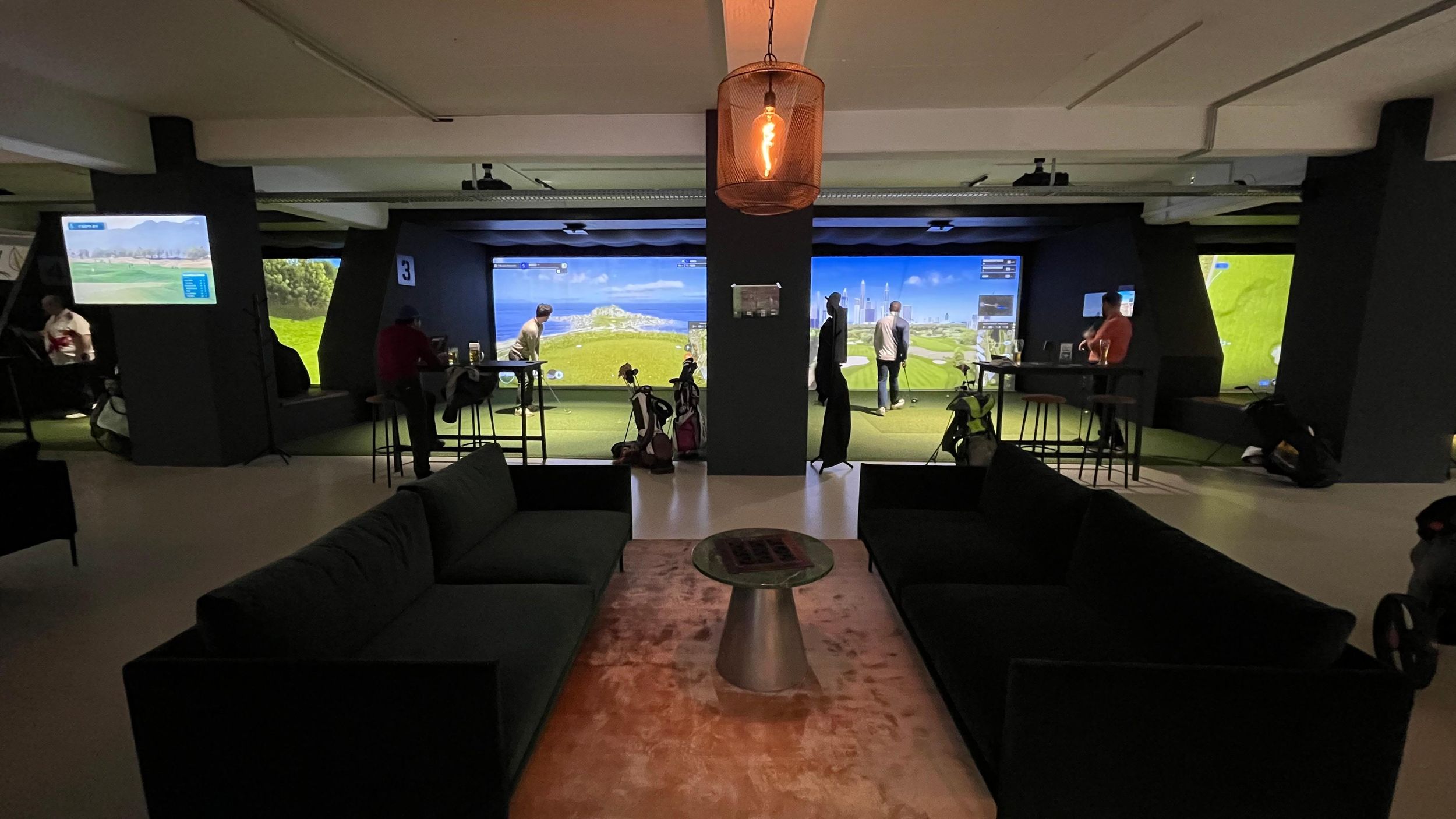 Dreieich: Indoor Golf Erlebnis mit Trackman Simulator