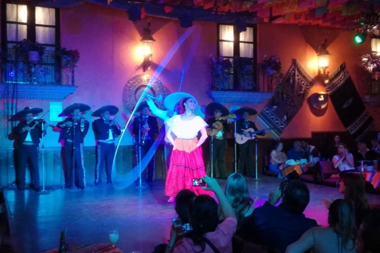 Ciudad de México: Garibaldi por la noche