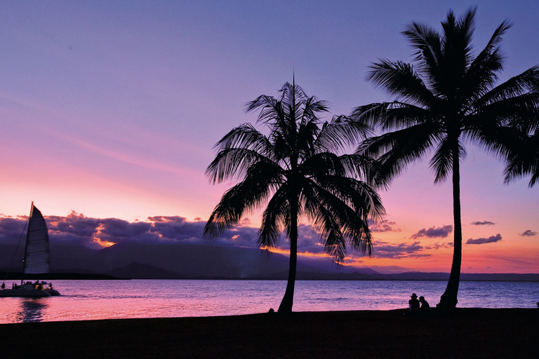 Port Douglas: Kryssning vid solnedgången på lyxig katamaran