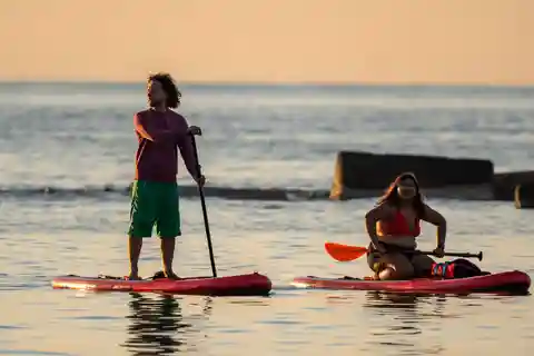 Barselona: Barceloneta plajında paddle surf kiralama (75 dakika)