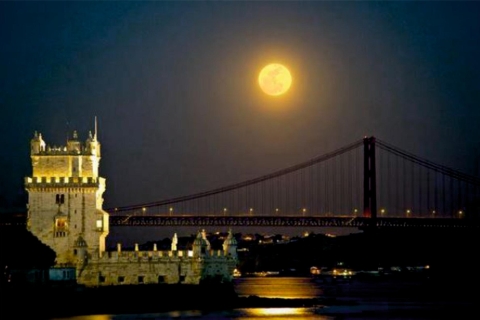 Lizbona Żagiel w nocy