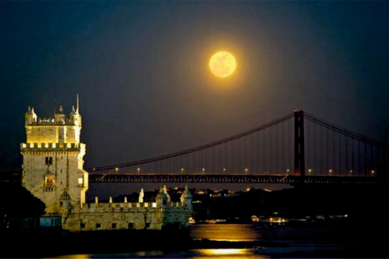 Lisboa Navega de Noche