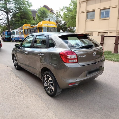 Mumbai: Toyota Etios or Glanza Car Rental with Chauffeur