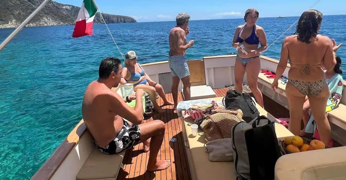Afbeelding 4 van Forio: exclusieve boottocht naar Ischia en Procida met zwemstops en schipper