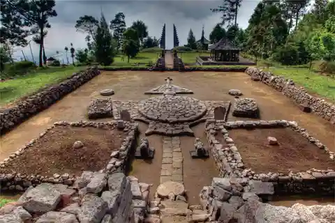 From Yogyakarta: Cetho, Sukuh Erotic Temple and Solo City