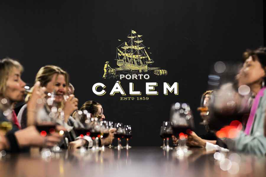 Porto: Cálem-Kellerführung, interaktives Museum & Weinprobe