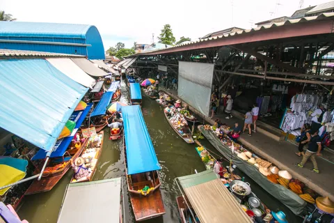 Bangkok: Alquiler de coches privados al Mercado Flotante de Damnoen Saduak