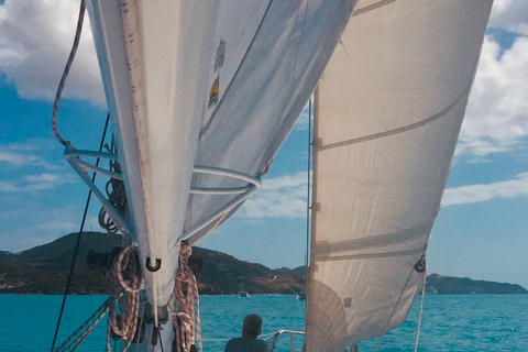 Trimarán de vela al atardecer St.Maarten No1SxmSt. Maarten No1Sxm Sunset Sail